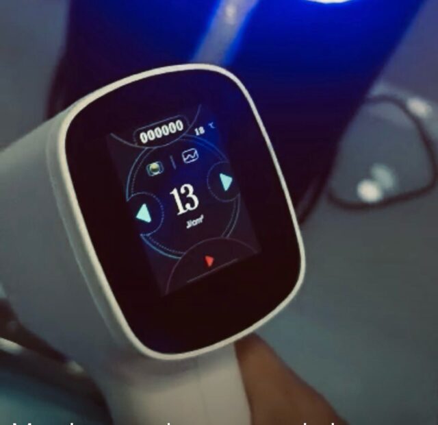 Diode ICE 4-Wave Master – luxe display op de laserkop Diode ICE 4-Wave Master – luxe display op de laserkop