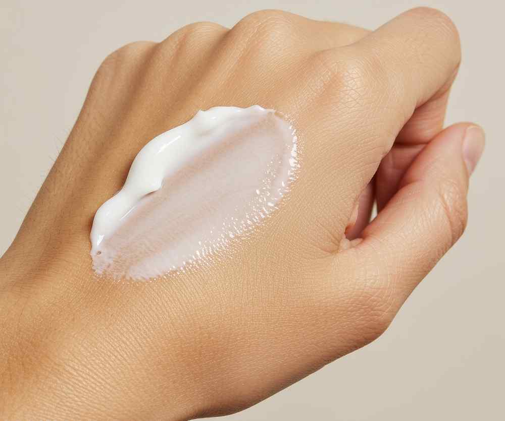 shop-links Crème op de hand, huidverzorging